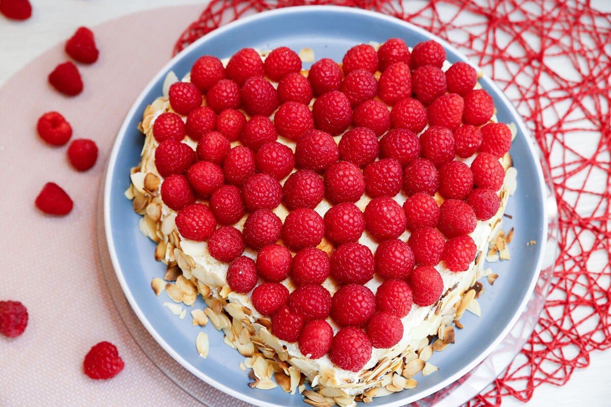 Käsekuchen mit Mandelteig und Himbeeren zum Muttertag - Low Carb Käsekuchen