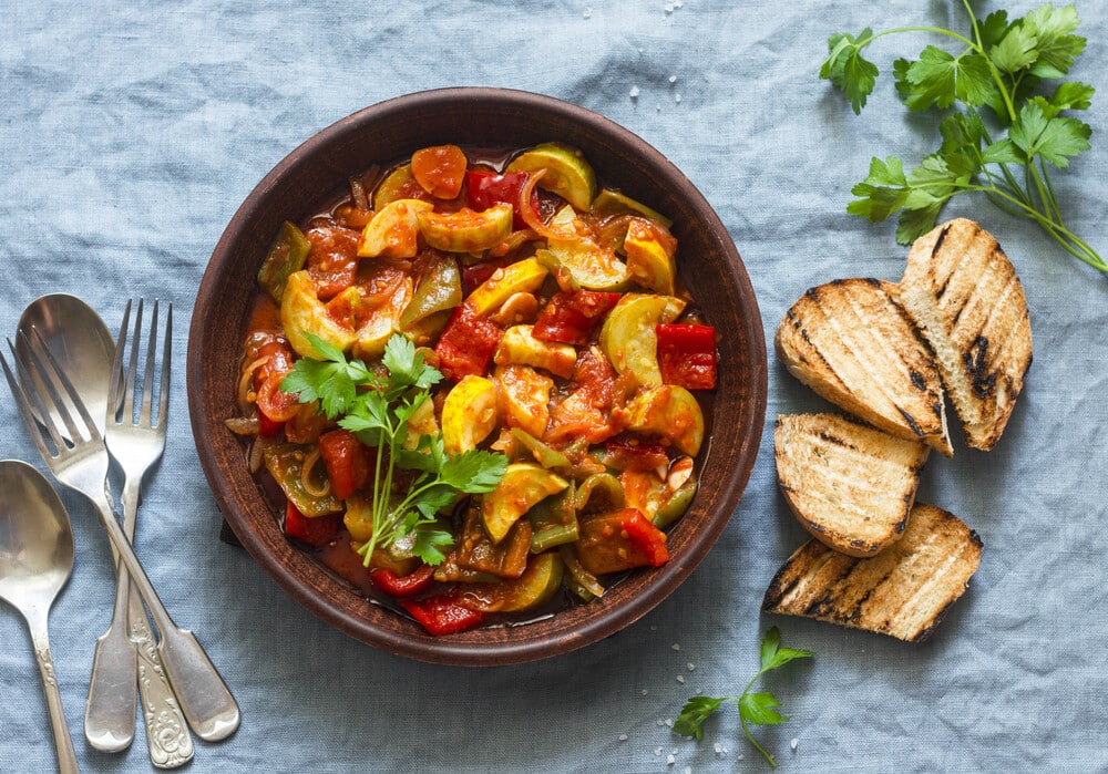 Leichtes Gemüseragu mit Zucchini