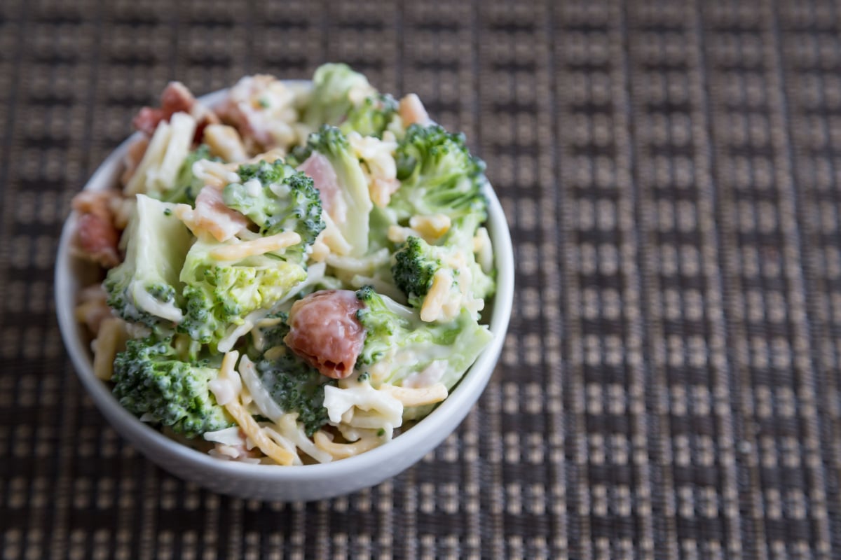 Brokkolisalat mit Joghurtdressing Frisch und würzig zugleich