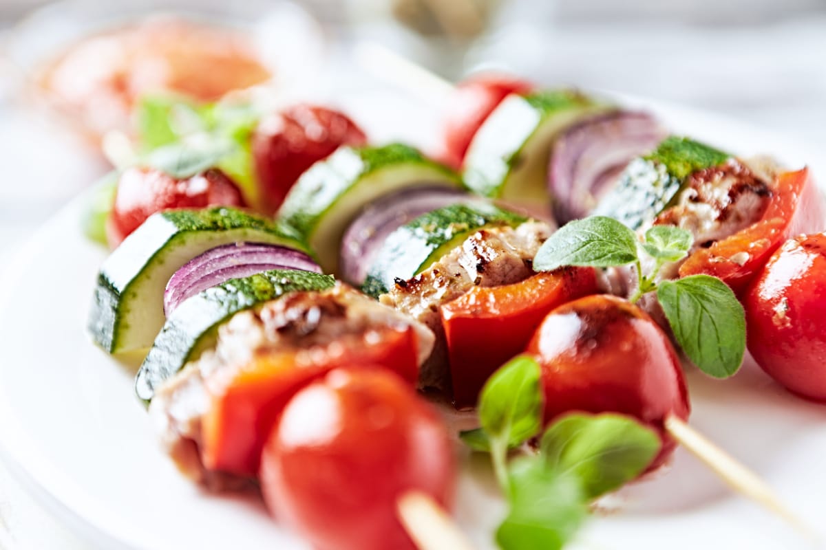 Gesunder Grillgenuss Grillspieße mit Gemüse und Fleisch