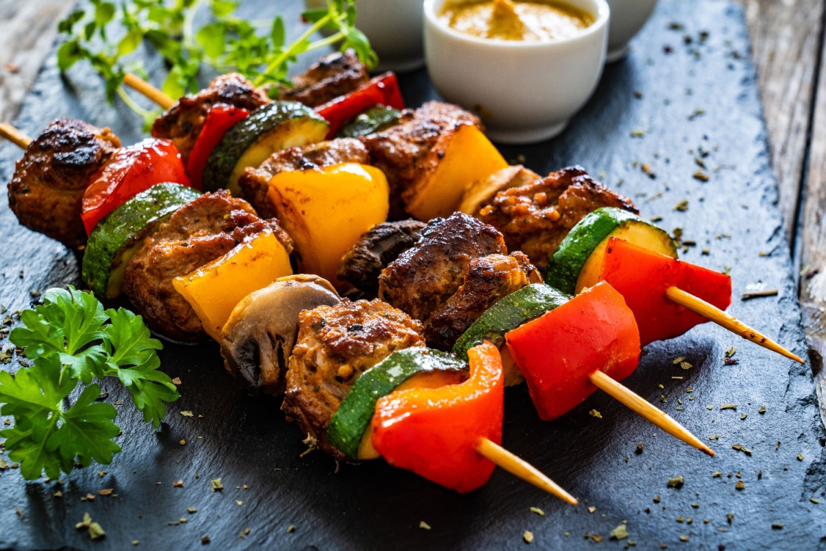 Grillspieße mit Pute und Paprika Ein sommerlicher Genuss