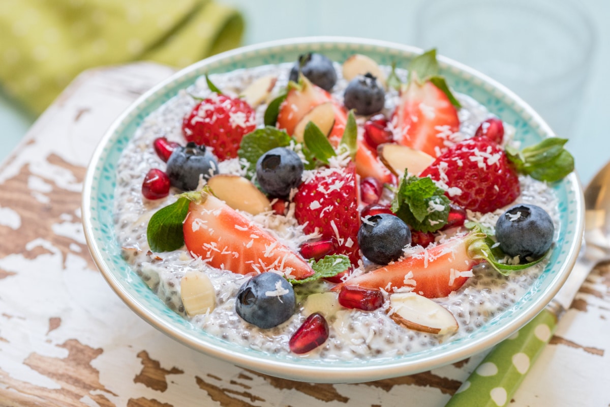 Vital und fit Chiapudding mit frischen Beeren