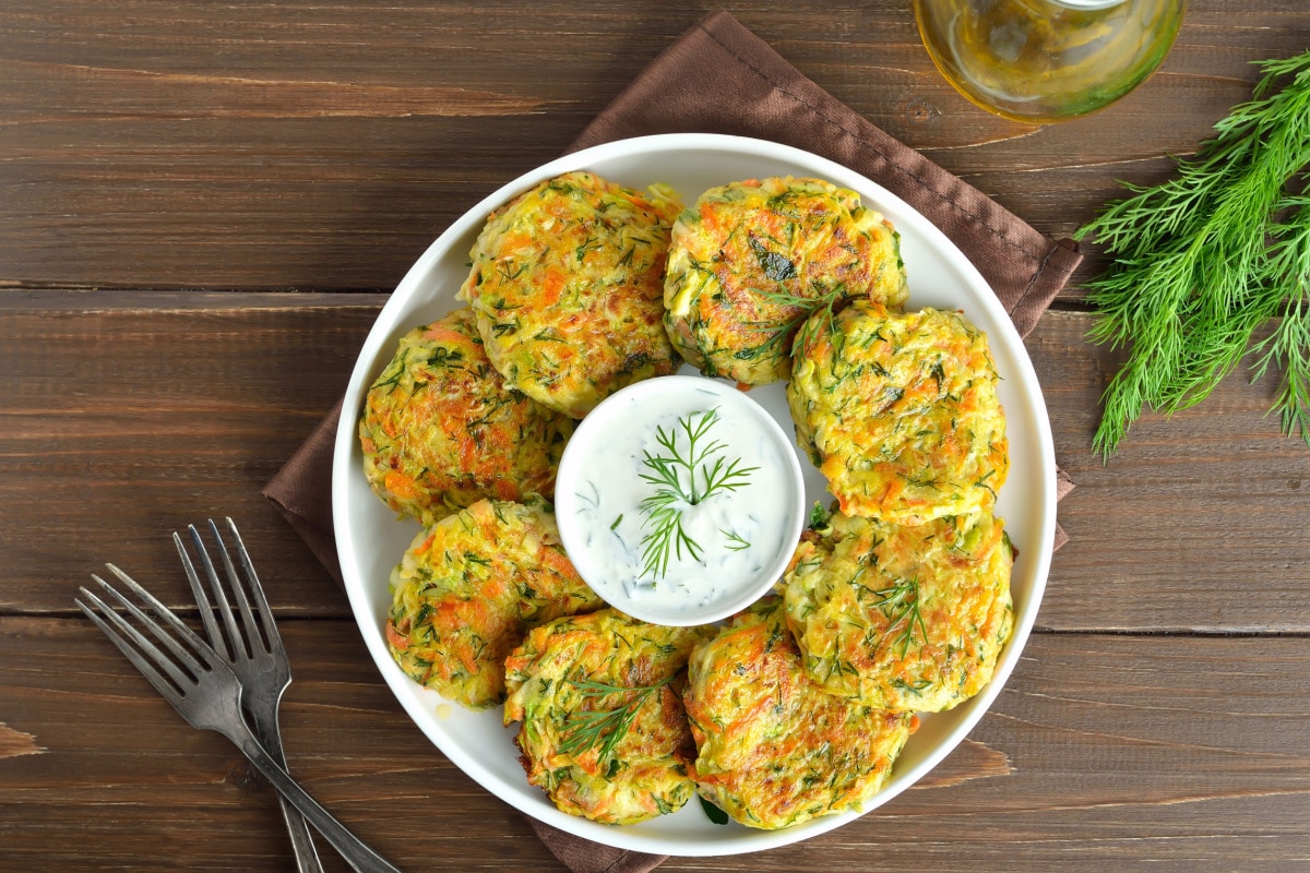 Zucchini Puffer mit Karotten Knusprig und gesund